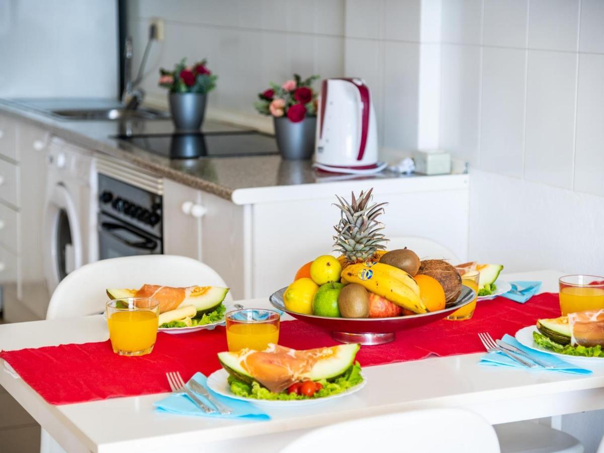 Апартаменти 1 1 Beautiful Seafront With Balcony And Wifi Лос-Крістіанос Екстер'єр фото