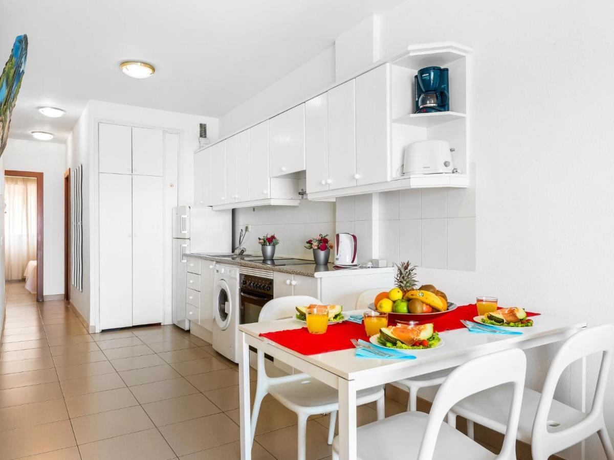 Апартаменти 1 1 Beautiful Seafront With Balcony And Wifi Лос-Крістіанос Екстер'єр фото
