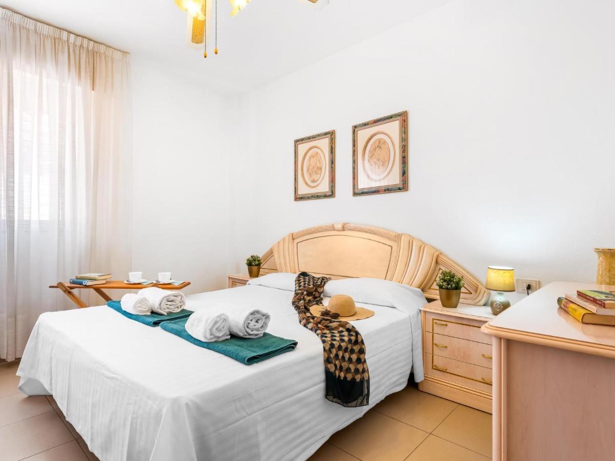 Апартаменти 1 1 Beautiful Seafront With Balcony And Wifi Лос-Крістіанос Екстер'єр фото
