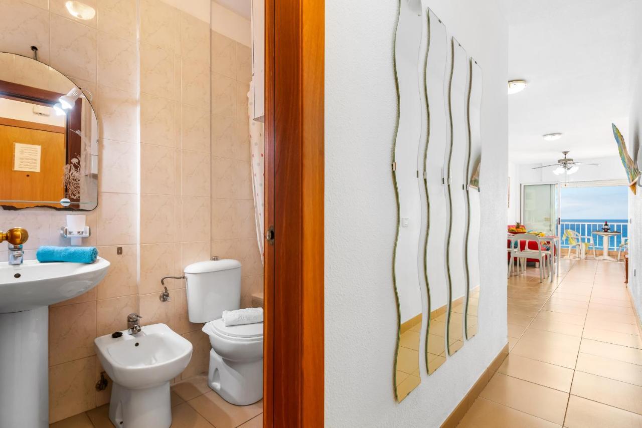 Апартаменти 1 1 Beautiful Seafront With Balcony And Wifi Лос-Крістіанос Екстер'єр фото